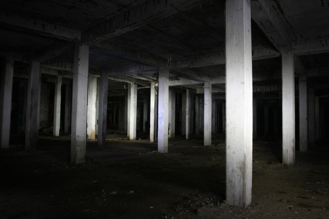 Sloupový sál v podzemí bývalého stalinova pomníku
